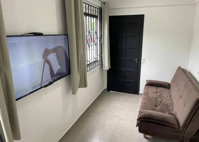 Casa A 40 Metros Da Praia, Rua Tranquila